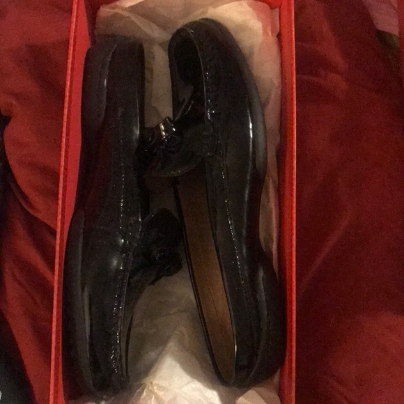 Donald J. Pliner shoes - Picture 1 of 5